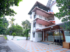Base 9 Airport Hotel