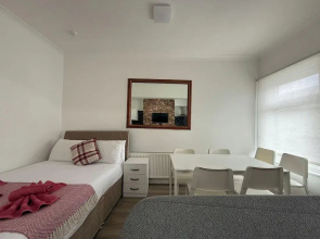 Blackpool - Apartment - Sleeps 6- Coastal Stay