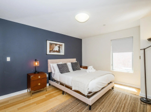 Modern 2BR + 100 Walkscore | Theatre District | Evonify
