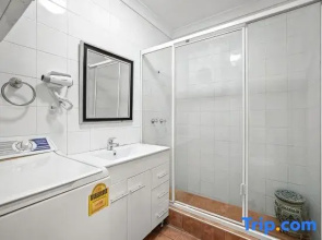 Cozy Rooms - Seconds to Central Station - Nearby CBD USYD UTS - Shared Bathroom