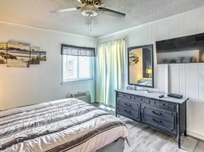 Walk to Ocean: Myrtle Beach Condo w/ Balcony!
