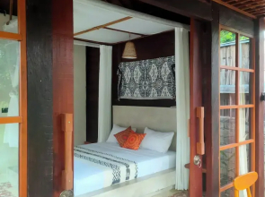 Vanaya Lodge