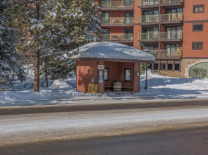 #1714 Downtown Breck Studio - Ski-in, Next to Riverwalk Center, Steps to Main- Location! Location! Location!