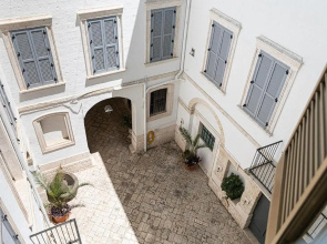 Mola’s Square House