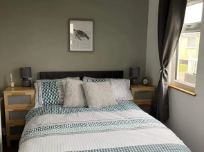 Seasideescape-2br-sleeps4-parking-petsok-fireplace