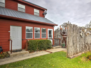 'ark Bunkhouse' Fredericksburg Hideaway w/ Hot Tub