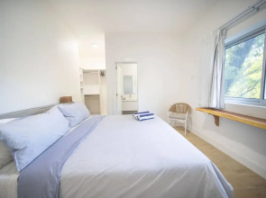 Caribbean Breeze - 2BR Apartment Close to Beach!