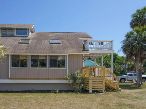 Charming 3-bed, 2-bath Home With Wonderful Views of the Golf Course