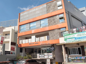 OYO 549 Sajj Building (Vaccinated Staff)