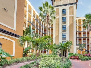 Poolside Oasis: 7 Mi to Disney & Universal