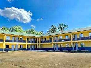 Garden Inn & Suites