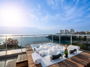 Qinn Hotel