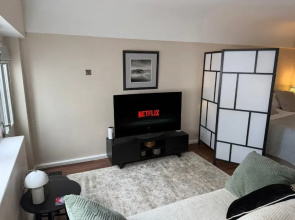 Tranquil Studio - Sleeps 2 & Private Parking