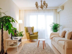 Elegant Vibes Apartment next to Obor market