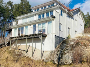 Bjurvik's Villa - Flat 1 - Business Customers Only