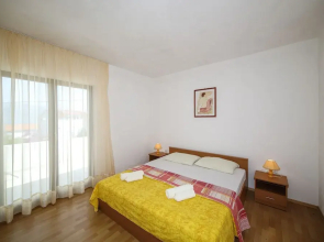 Cozy Beachfront Holiday Home Slatine