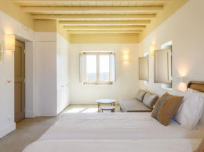 Camarades Mykonos