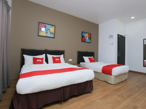 OYO 89915 East Mount Hotel