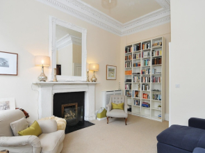 325 Delightful 2 Bedroom Apartment Situated in Typical Georgian Square