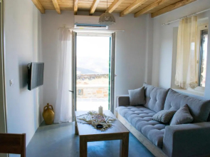 Traditional suites in Chora Kythnos #4