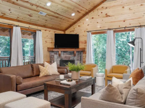 Bluebell by Avantstay Incredible Views w/ Large Balcony & Indoor Pool!