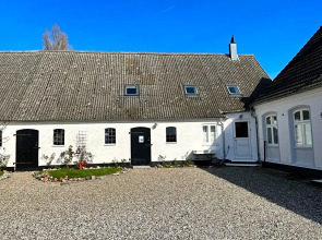 Apartment Ruhetgaard Bed & kitchen