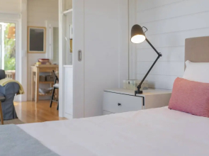 A Haven by the Sea, Casa da Rocha de Baixo,