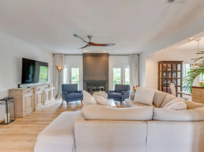 Luxe Gulf Breeze Home w/ Patios - 4 Mi to Beaches!