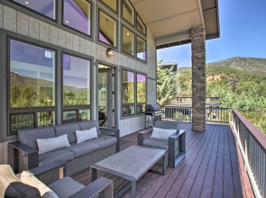 Fireplace, Mogollon Rim Views: Luxury Pine Home