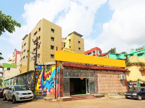 OYO 9855 Hotel Royal Suites