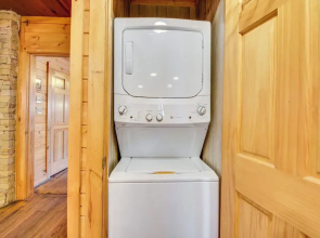 Riverfront Helen Cabin w/ Hot Tub & Deck!
