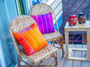 Flotsam & Jetsam Artist Beach Hostel