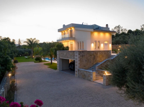 Melitini in Souda With 7 Bedrooms and 6 Bathrooms
