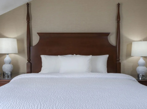 Wayside Carriage House Inn