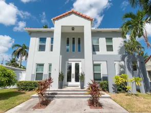 Dream House 5 Bedroom w/ Amazing Heated Pool