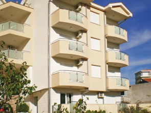 Awesome Home in Igalo With Wifi and 2 Bedrooms