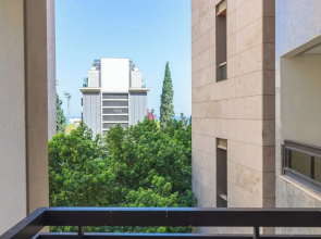 Crest - 3 Bedroom Apartment in Hamra