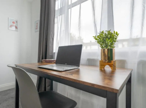 Spacious Modern 3 bed House Near Heathrow Airport