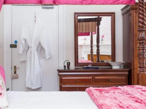 26 The Crescent - Guest House