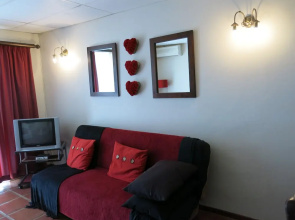 Self Catering 1 Bedroom Sofa Bedfull Bathroom Ideal for 4 Guets - Welcome