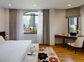 Happy Life Grand Hotel & Sky Bar