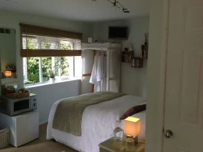 Overglen Court Bed & Breakfast