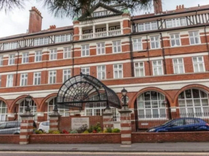 3-bed Apartment 5 Mins Walk to Boscombe Beach