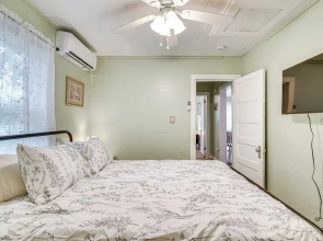 1 Mi to Ocala Dtwn Square: Home w/ Yard!