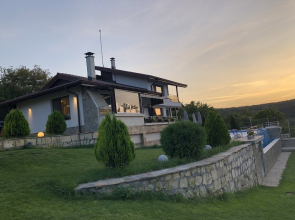 Luxurious Sunset Villa with Pool