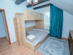 House - Sleeps up to 11, hot tub & Free Parking