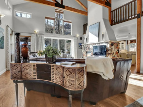 New Listing! Dazzling Custom , Near Skiing 5 Bedroom Home