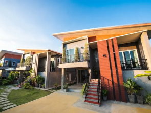 Villa Rajapruek Entire 3 villas 7 bedrooms near airport