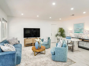 7 Mi Huntington Beach: Family Home w/ Patio!