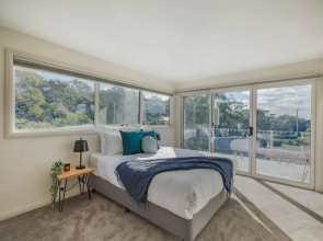 Baileys Beach House